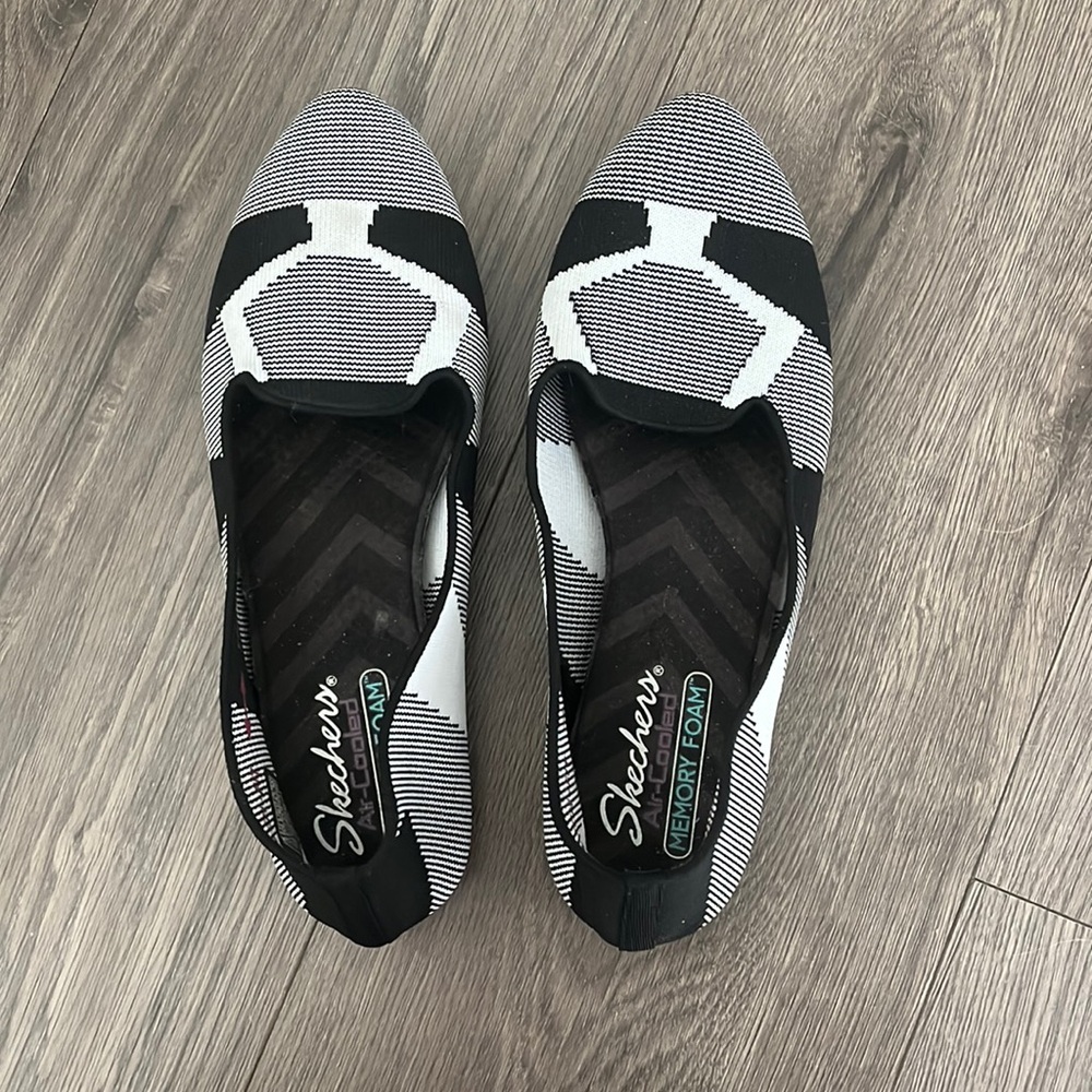 Women’s sketcher flats